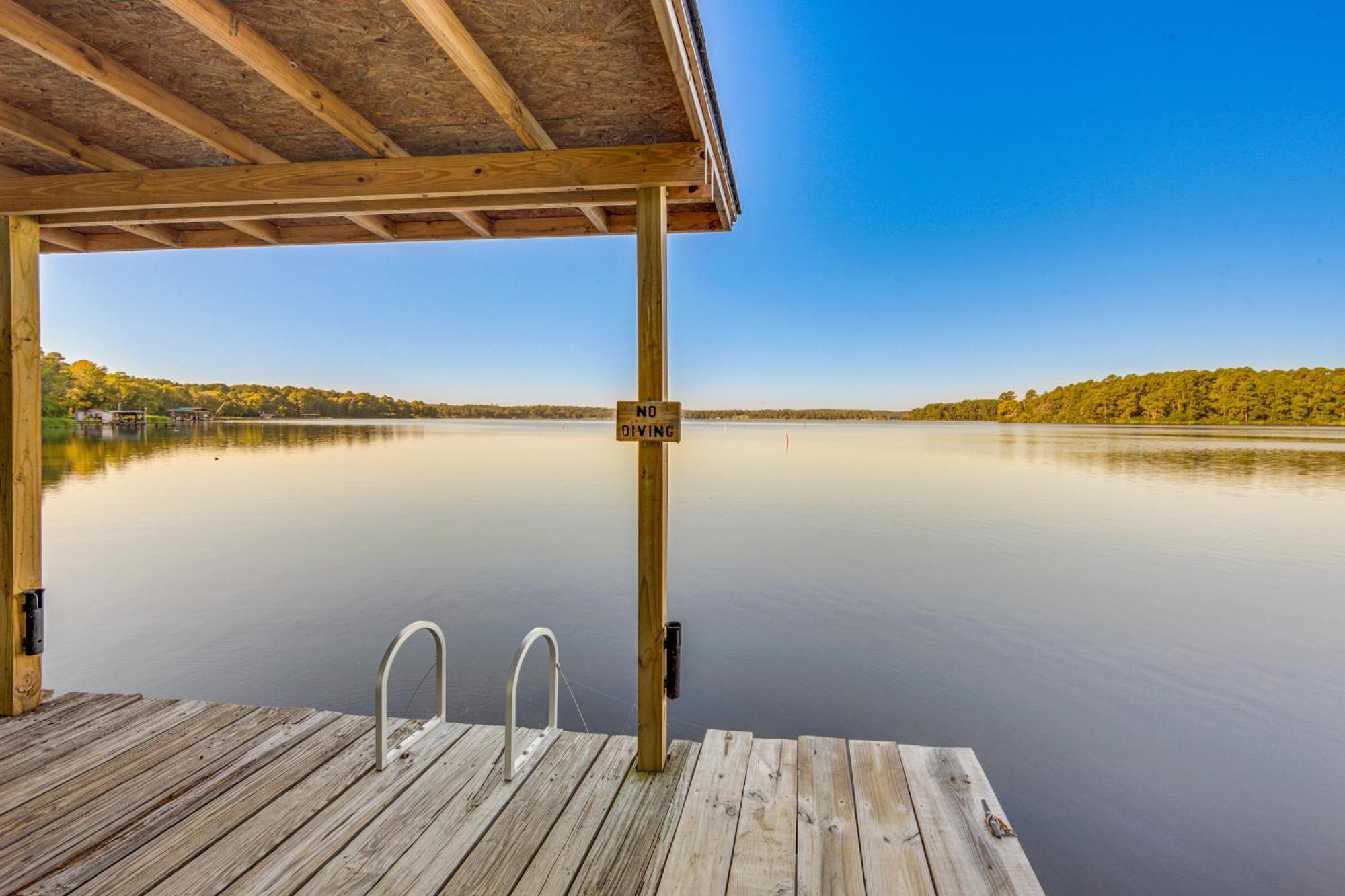 Lakefront Crockett Cabin With Boathouse And Kayaks! Villa Reynard Exterior photo