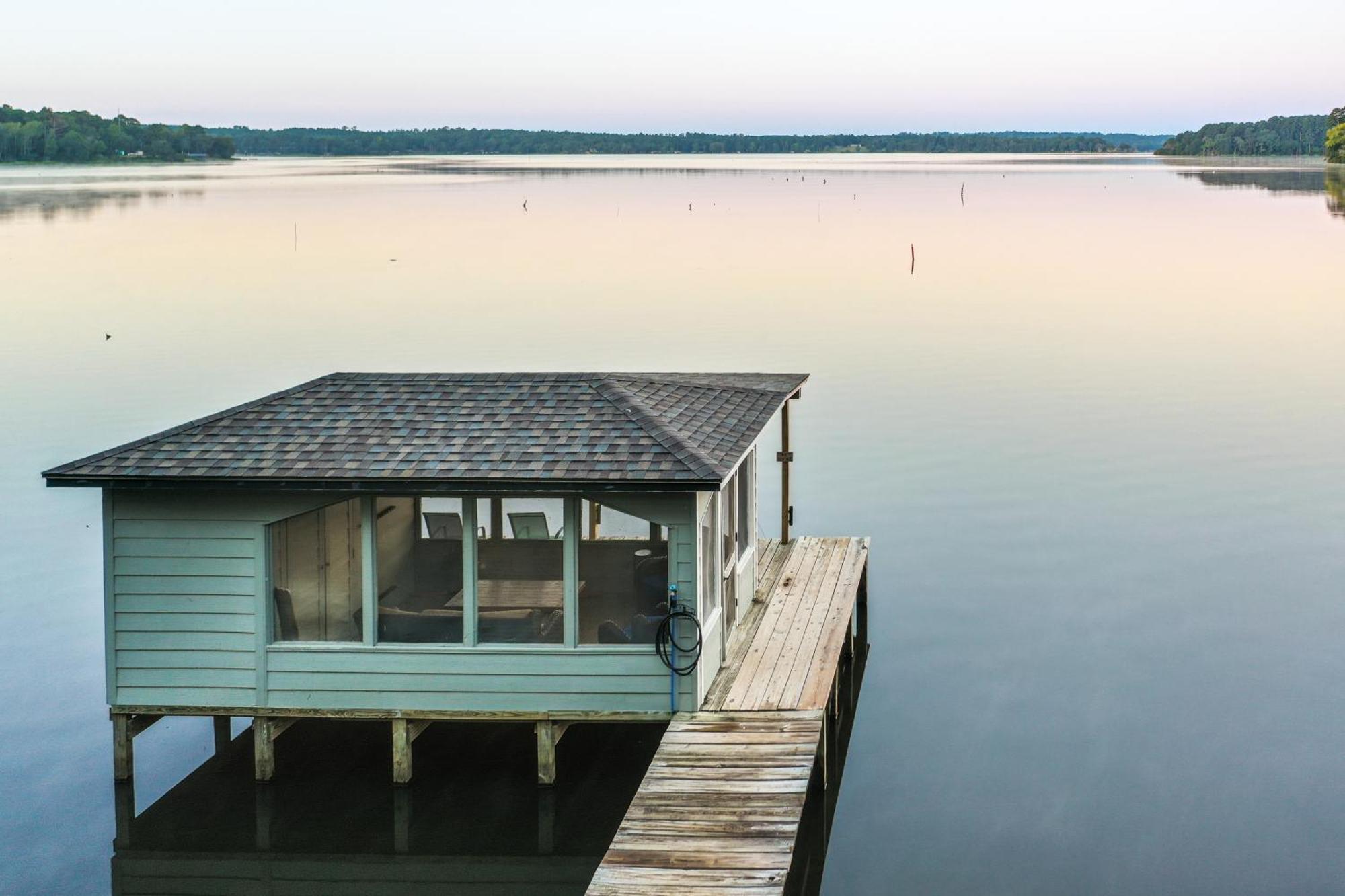 Lakefront Crockett Cabin With Boathouse And Kayaks! Villa Reynard Exterior photo