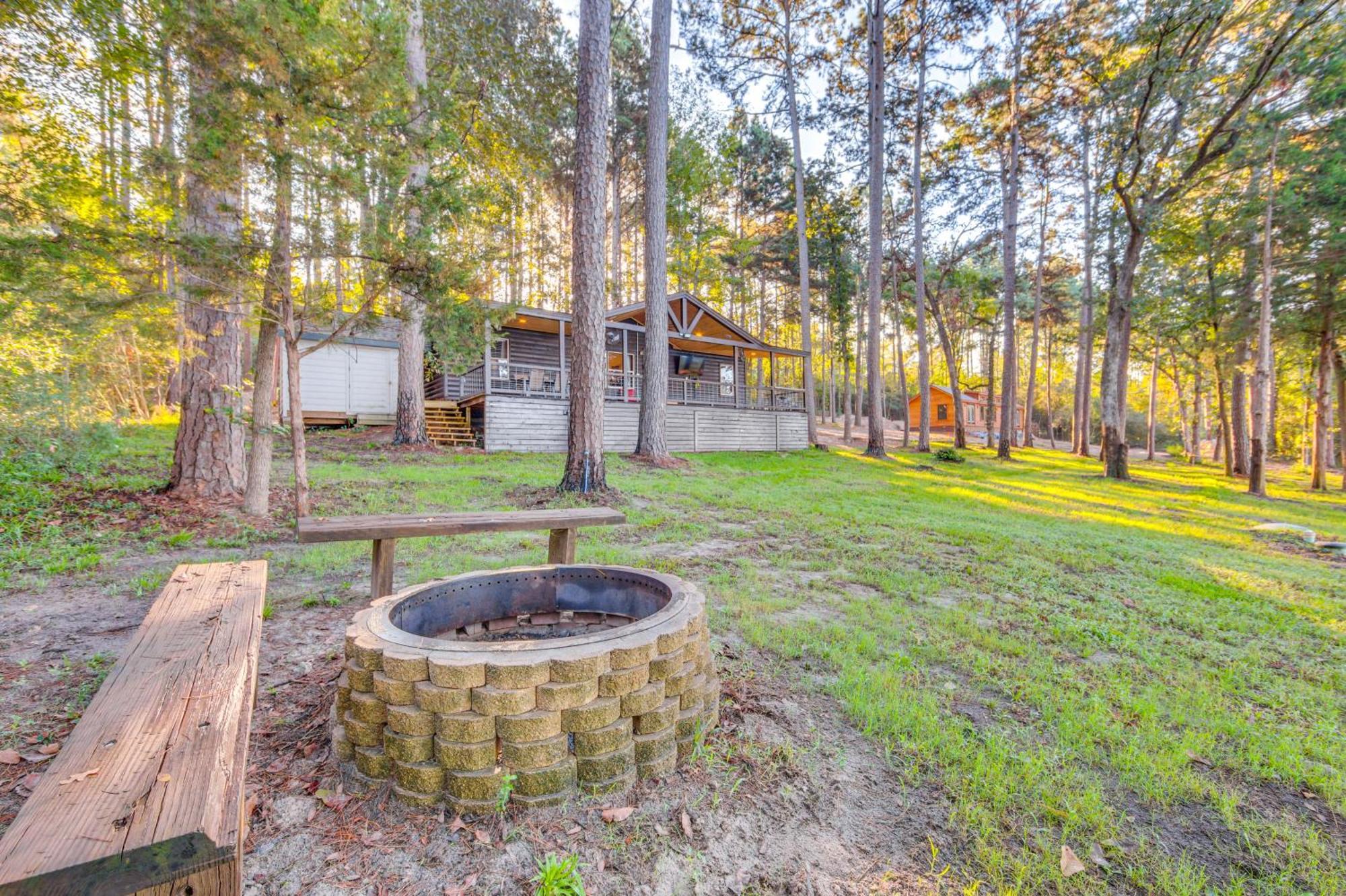 Lakefront Crockett Cabin With Boathouse And Kayaks! Villa Reynard Exterior photo