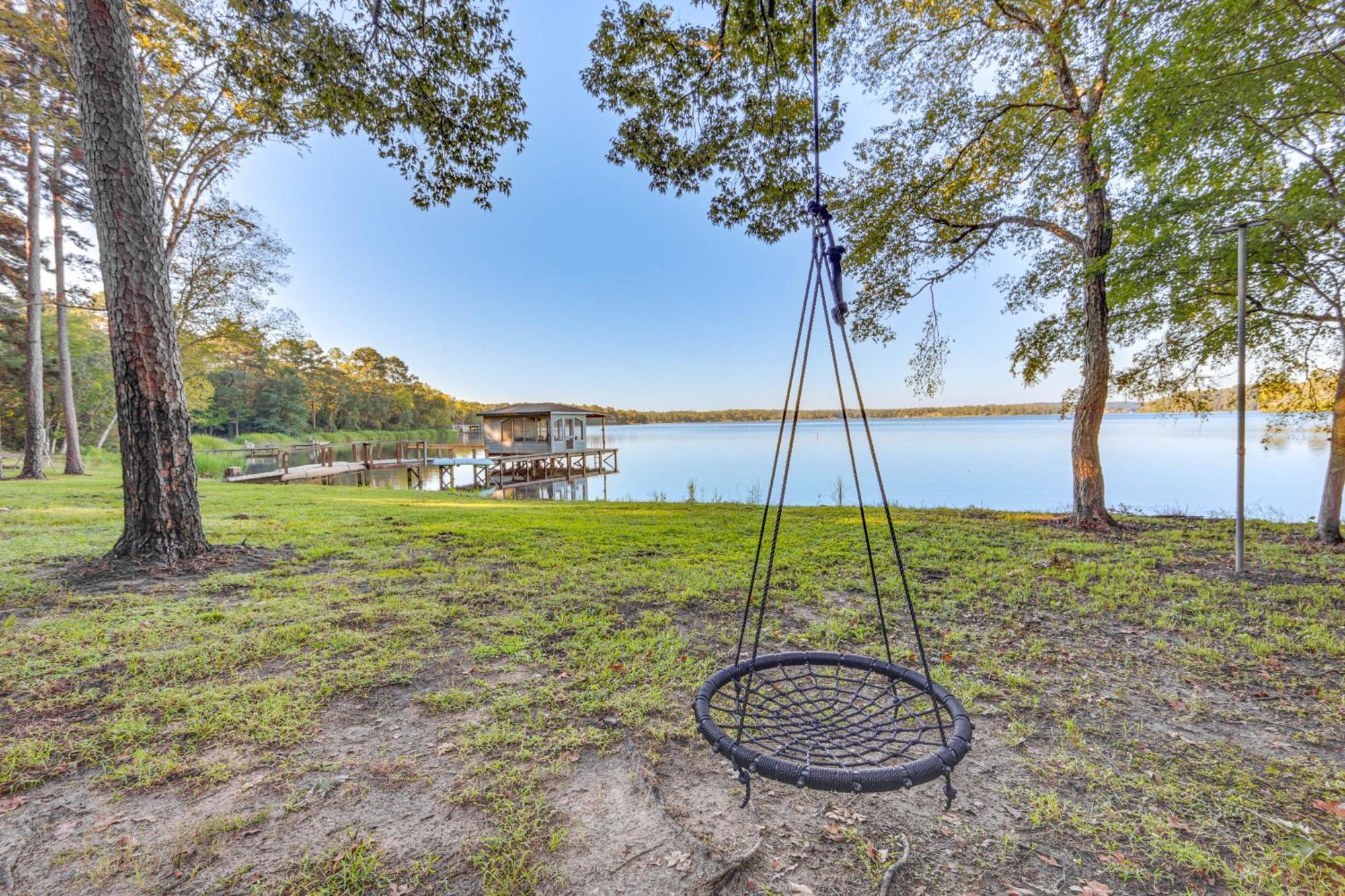 Lakefront Crockett Cabin With Boathouse And Kayaks! Villa Reynard Exterior photo