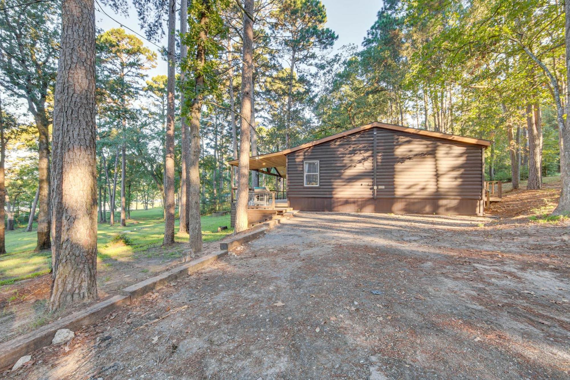 Lakefront Crockett Cabin With Boathouse And Kayaks! Villa Reynard Exterior photo