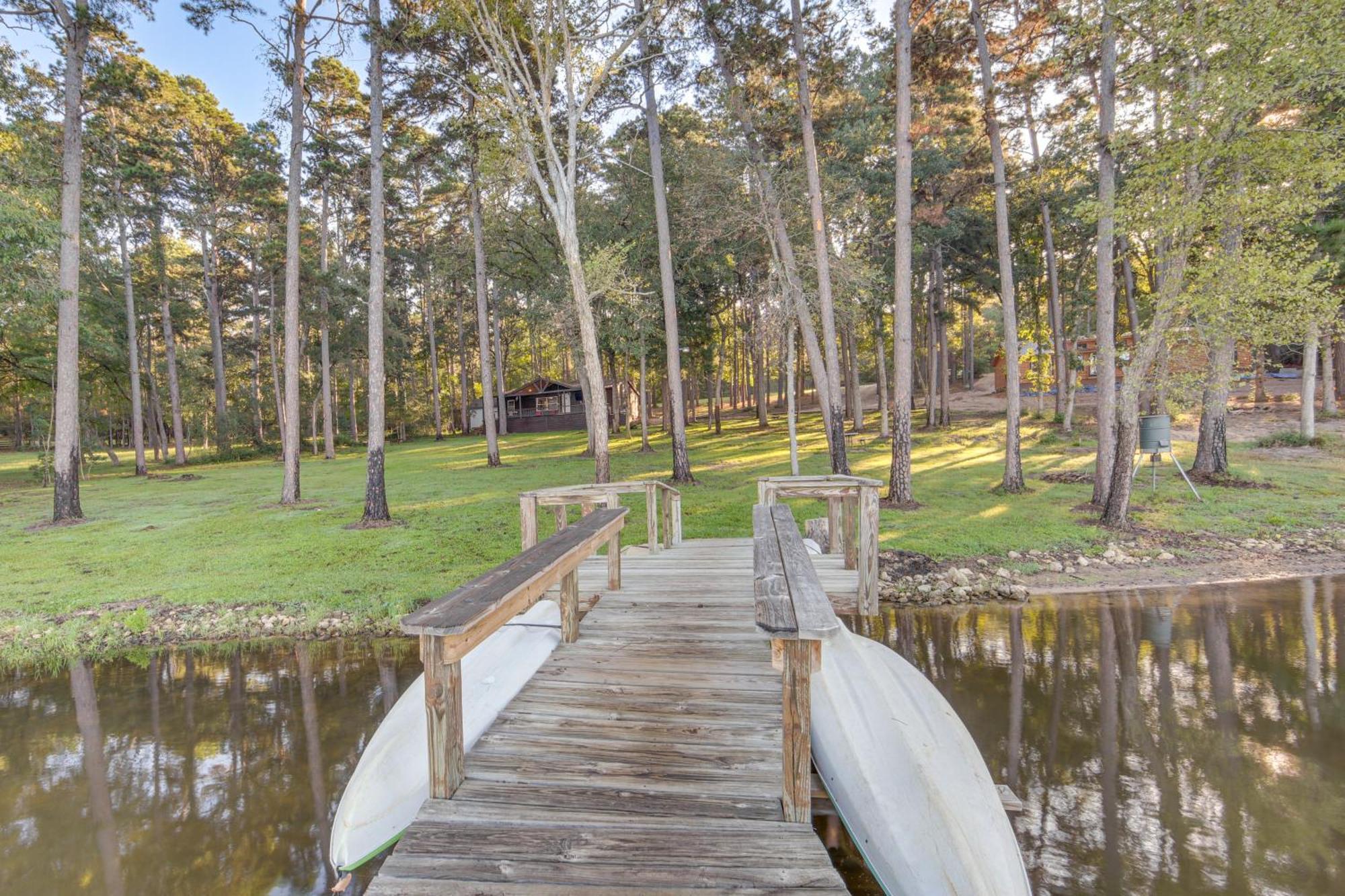 Lakefront Crockett Cabin With Boathouse And Kayaks! Villa Reynard Exterior photo